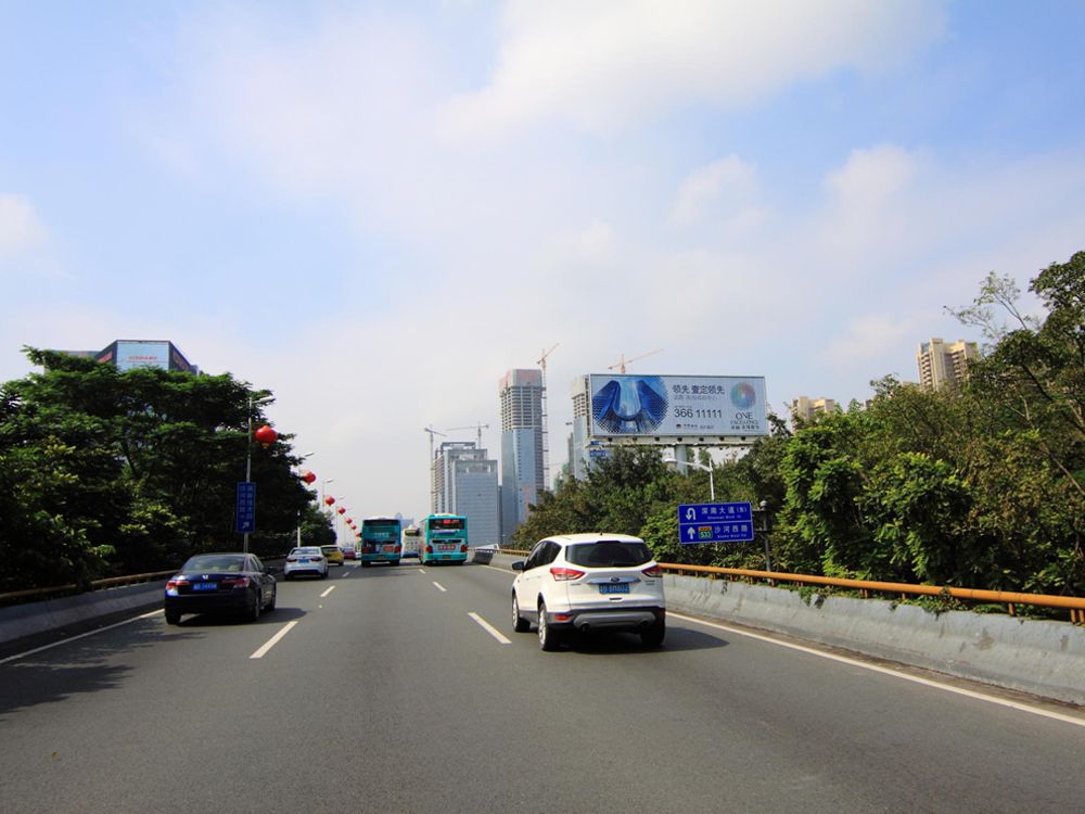 深南路沙河立交桥东北侧绿化带广告位-1
